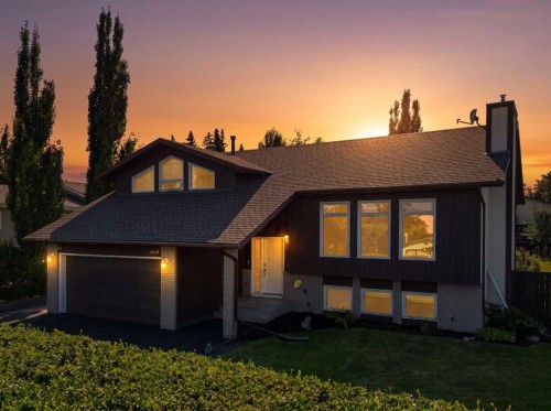 4640 47 Street, Sylvan Lake, AB - Outdoor