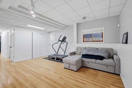 4640 47 Street, Sylvan Lake, AB - Indoor