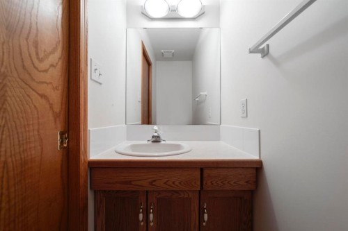3806 50 Street, Camrose, AB - Indoor Photo Showing Bathroom