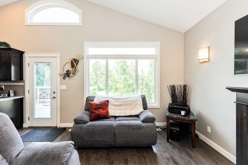5206 33A Avenue, Camrose, AB - Indoor Photo Showing Living Room
