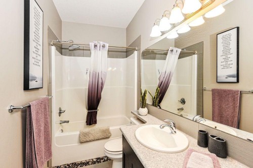 5206 33A Avenue, Camrose, AB - Indoor Photo Showing Bathroom