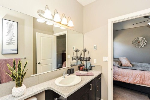5206 33A Avenue, Camrose, AB - Indoor Photo Showing Bathroom