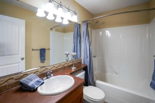2502 Valleyview Drive, Camrose, AB - Indoor Photo Showing Bathroom