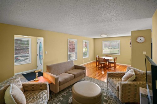 2502 Valleyview Drive, Camrose, AB - Indoor Photo Showing Living Room