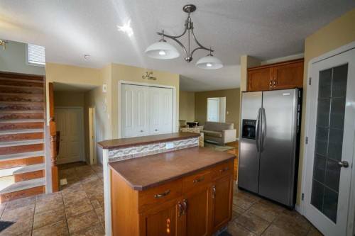 2502 Valleyview Drive, Camrose, AB - Indoor Photo Showing Kitchen