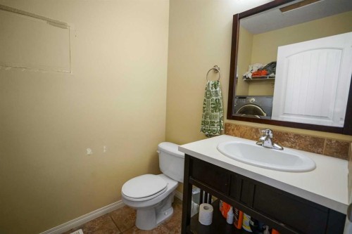 2502 Valleyview Drive, Camrose, AB - Indoor Photo Showing Bathroom