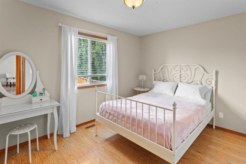 5408 59 Street, Camrose, AB - Indoor Photo Showing Bedroom