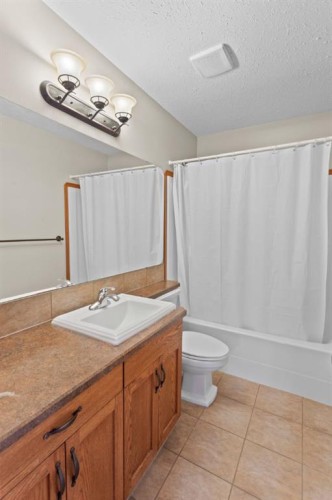 5408 59 Street, Camrose, AB - Indoor Photo Showing Bathroom