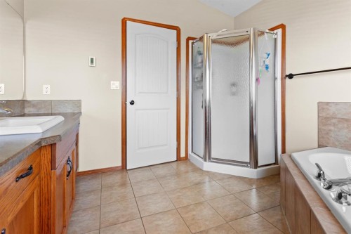 5408 59 Street, Camrose, AB - Indoor Photo Showing Bathroom