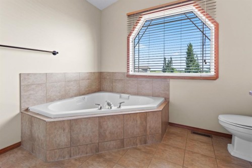5408 59 Street, Camrose, AB - Indoor Photo Showing Bathroom