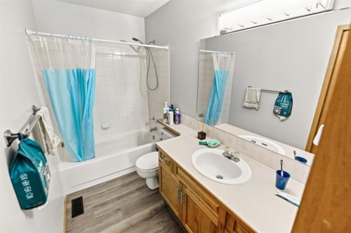 78 Duston Street, Red Deer, AB - Indoor Photo Showing Bathroom