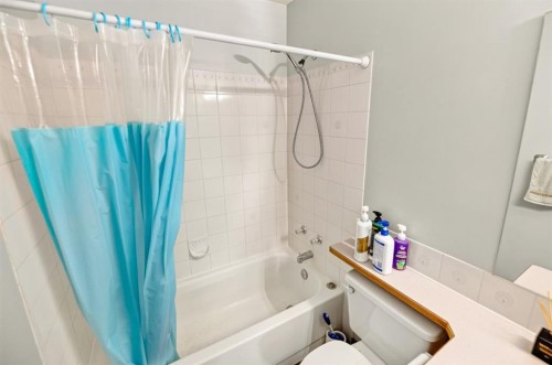 78 Duston Street, Red Deer, AB - Indoor Photo Showing Bathroom