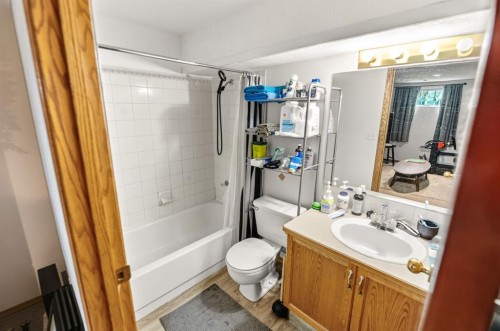 78 Duston Street, Red Deer, AB - Indoor Photo Showing Bathroom