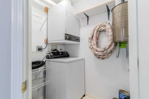 306-5435 Lakeshore Drive, Sylvan Lake, AB - Indoor Photo Showing Laundry Room