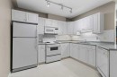 306-5435 Lakeshore Drive, Sylvan Lake, AB  - Indoor Photo Showing Kitchen 