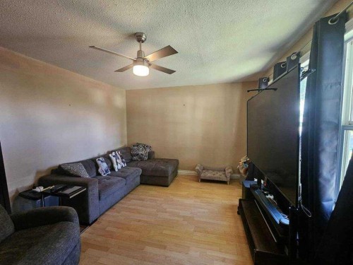 4817 40 Street, Lloydminster, SK - Indoor Photo Showing Other Room