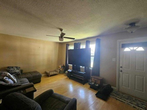 4817 40 Street, Lloydminster, SK - Indoor