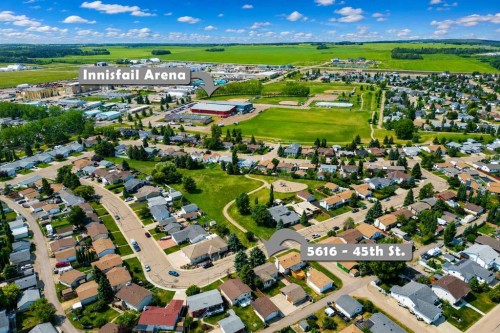 5616 45Th Street, Innisfail, AB - Outdoor With View