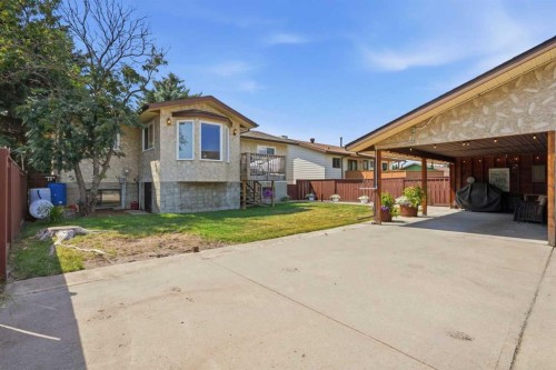 5616 45Th Street, Innisfail, AB - Outdoor