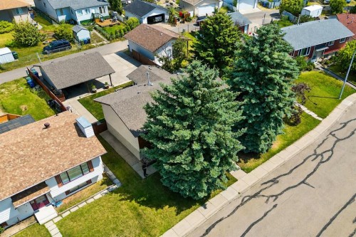 5616 45Th Street, Innisfail, AB - Outdoor