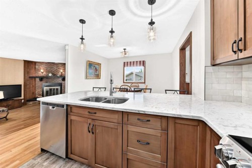 3 43 Avenue Close, Lacombe, AB - Indoor Photo Showing Kitchen With Double Sink