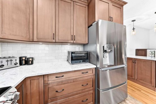 3 43 Avenue Close, Lacombe, AB - Indoor Photo Showing Kitchen