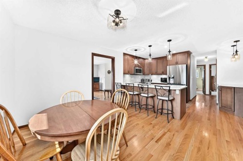 3 43 Avenue Close, Lacombe, AB - Indoor Photo Showing Dining Room