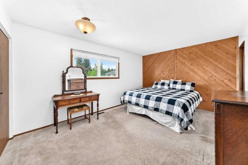 3 43 Avenue Close, Lacombe, AB - Indoor Photo Showing Bedroom