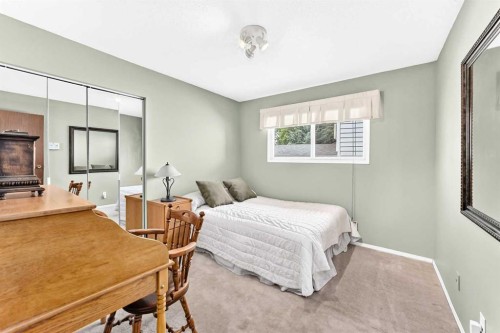 3 43 Avenue Close, Lacombe, AB - Indoor Photo Showing Bedroom