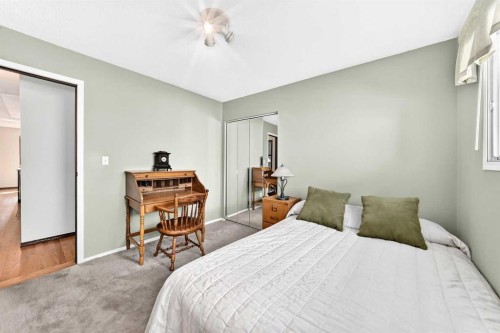 3 43 Avenue Close, Lacombe, AB - Indoor Photo Showing Bedroom