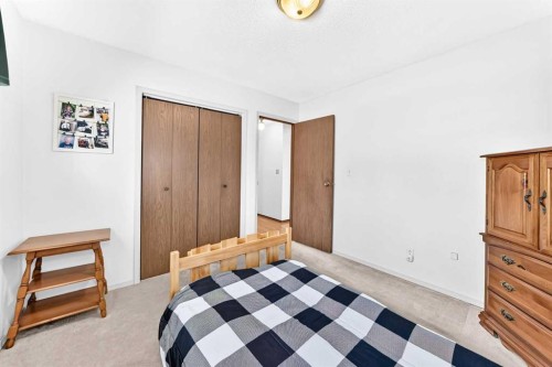 3 43 Avenue Close, Lacombe, AB - Indoor Photo Showing Bedroom