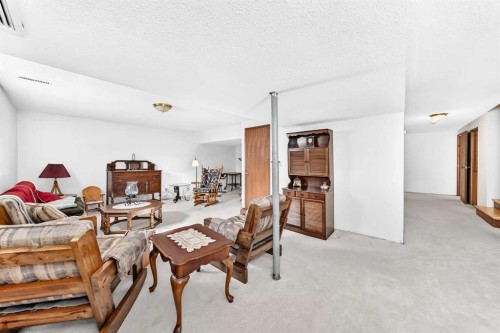 3 43 Avenue Close, Lacombe, AB - Indoor