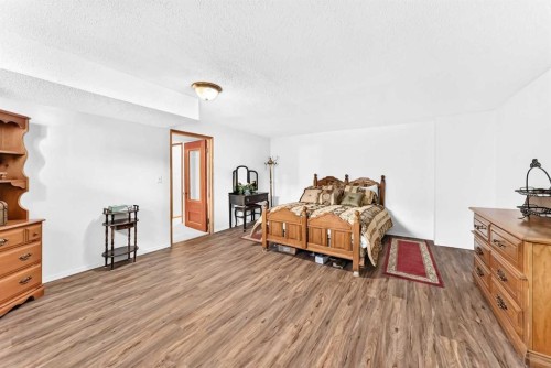 3 43 Avenue Close, Lacombe, AB - Indoor Photo Showing Bedroom