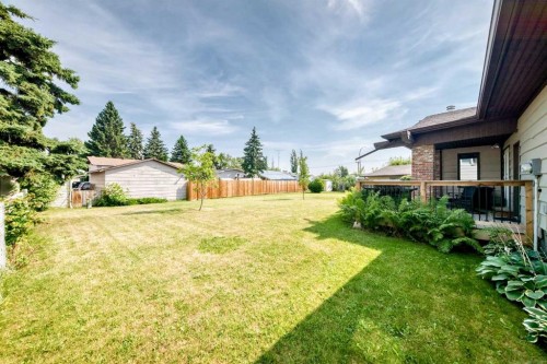 3 43 Avenue Close, Lacombe, AB - Outdoor With Deck Patio Veranda