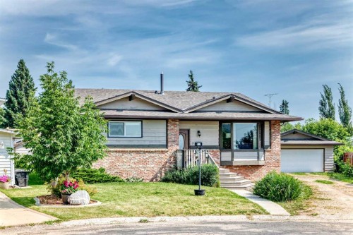 3 43 Avenue Close, Lacombe, AB - Outdoor With Facade