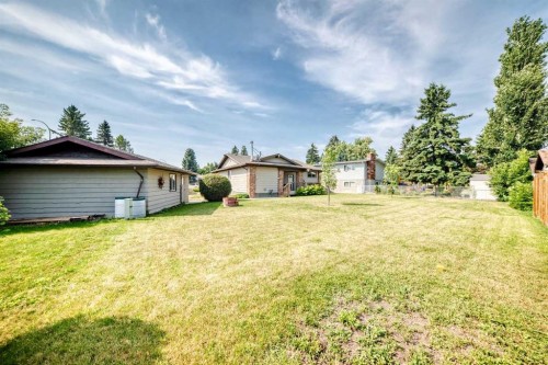 3 43 Avenue Close, Lacombe, AB - Outdoor