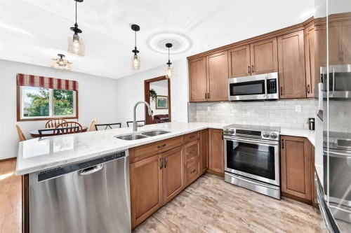 3 43 Avenue Close, Lacombe, AB - Indoor Photo Showing Kitchen With Double Sink With Upgraded Kitchen