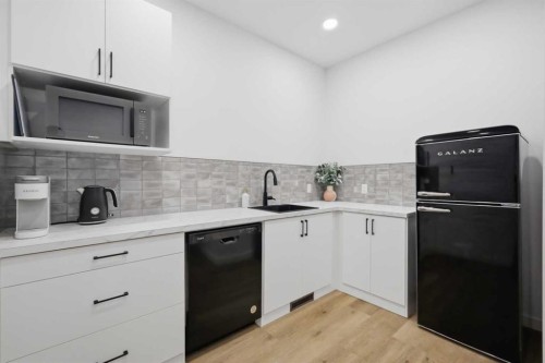 5016 50 Ave, Ponoka, AB 