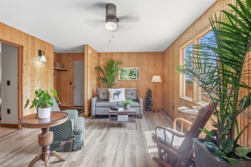 56 Lakeview Avenue, Gull Lake, AB - Indoor