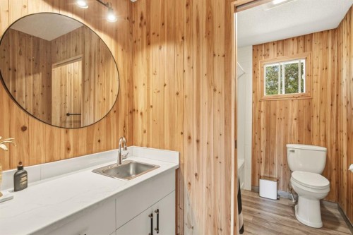 56 Lakeview Avenue, Gull Lake, AB - Indoor Photo Showing Bathroom