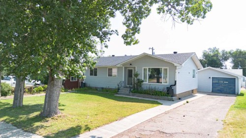 5005 53 Street, Castor, AB - Outdoor