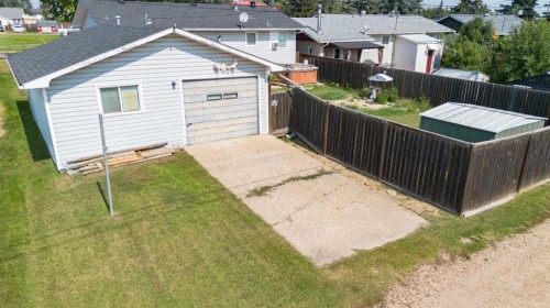 5005 53 Street, Castor, AB - Outdoor