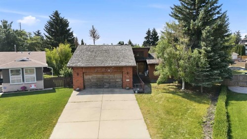 24 Brookes Crescent  Red Deer, AB T4R 1L9