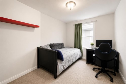 336 Kingston Drive, Red Deer, AB - Indoor Photo Showing Bedroom