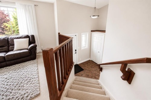 336 Kingston Drive, Red Deer, AB - Indoor Photo Showing Other Room