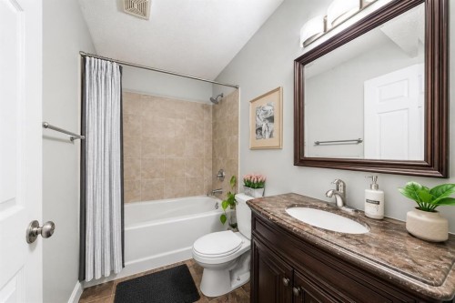 336 Kingston Drive, Red Deer, AB - Indoor Photo Showing Bathroom