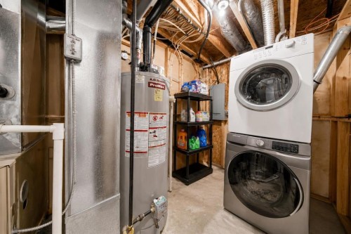 336 Kingston Drive, Red Deer, AB - Indoor Photo Showing Laundry Room