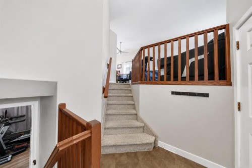 336 Kingston Drive, Red Deer, AB - Indoor Photo Showing Other Room