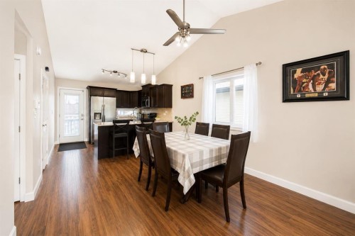 336 Kingston Drive, Red Deer, AB - Indoor Photo Showing Dining Room