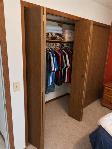 110 Howard Street, Halkirk, AB - Indoor Photo Showing Bedroom
